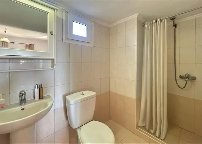 Artemis House 2 Bedrooms 6 Guests