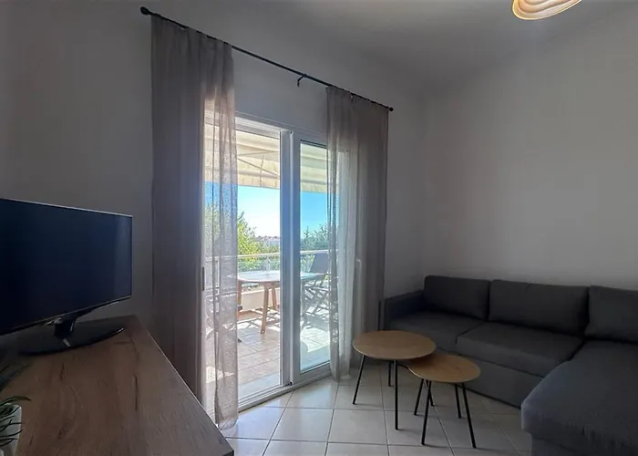 Artemis House 2 Bedrooms 6 Guests