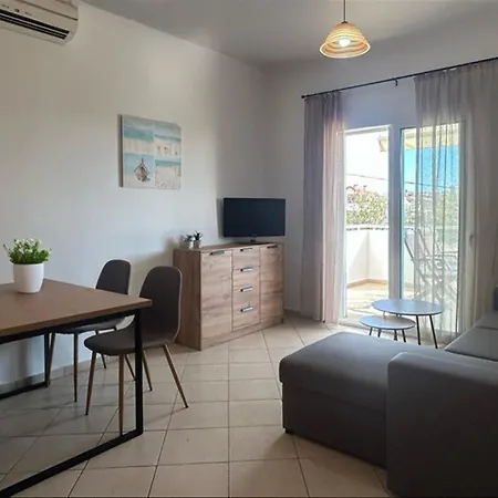 Artemis House 2 Bedrooms 6 Guests *