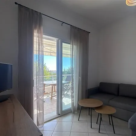 Artemis House 2 Bedrooms 6 Guests